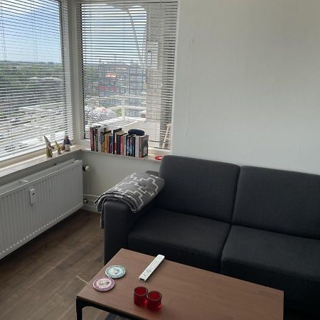 Apartment With City Skyline Леуварден Екстериор снимка