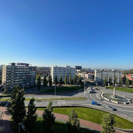 Apartment With City Skyline Леуварден Екстериор снимка