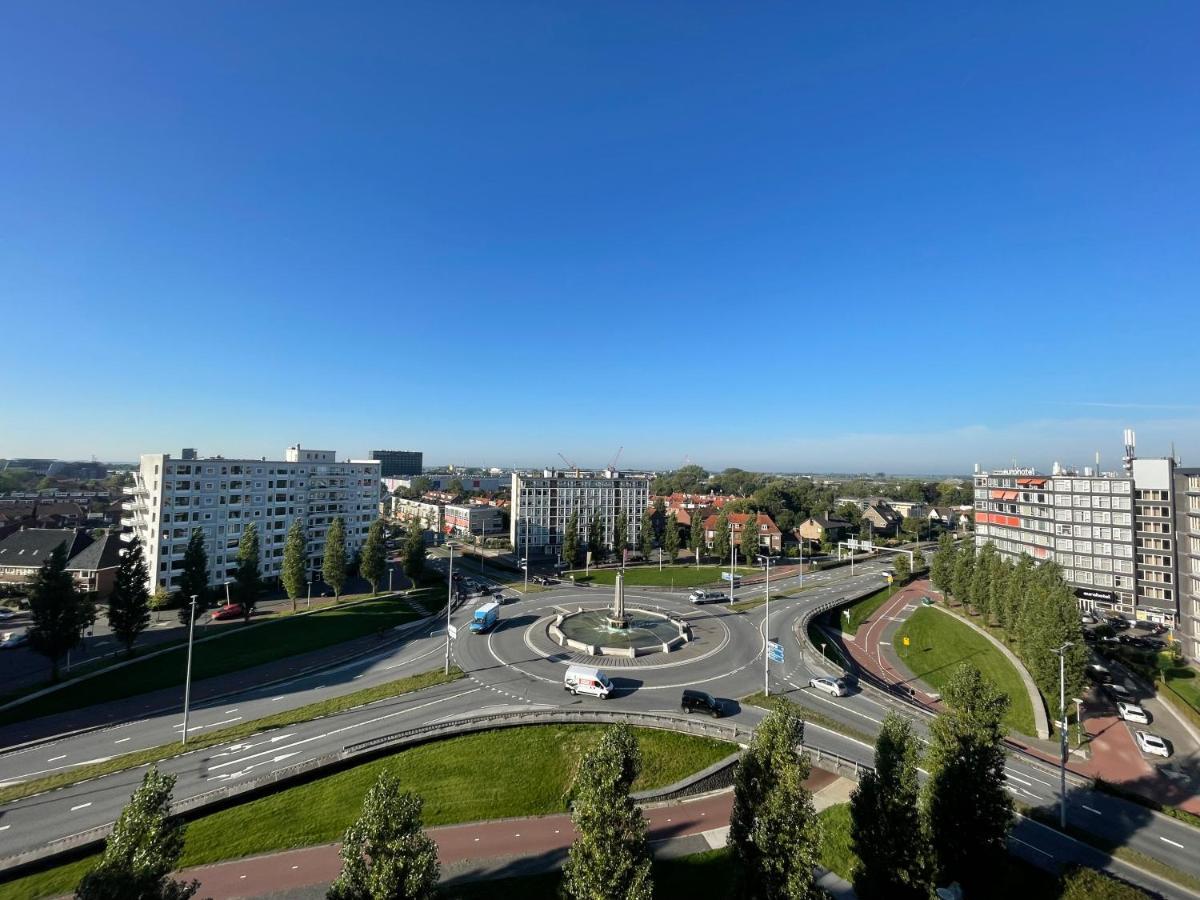 Apartment With City Skyline Леуварден Екстериор снимка